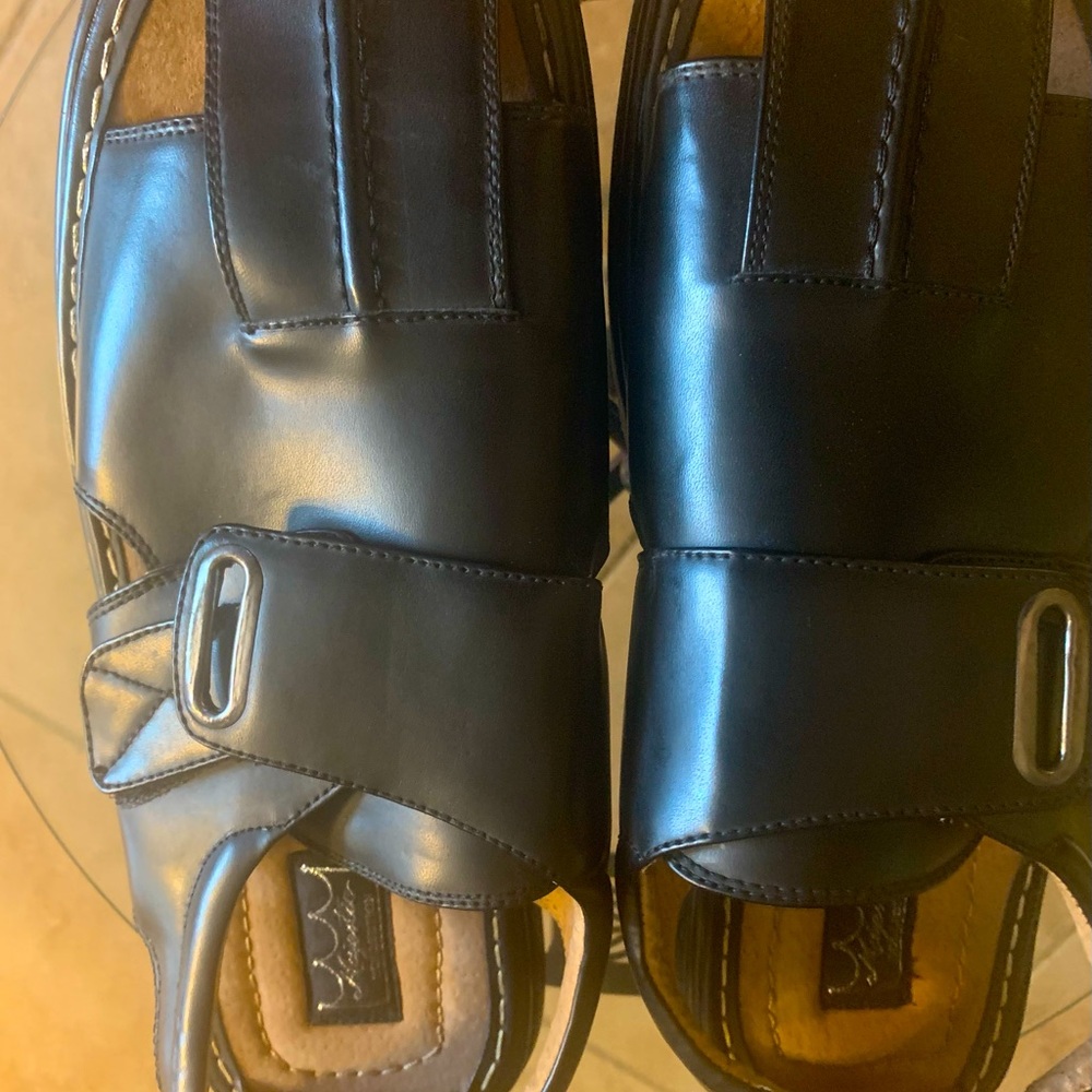Men Sandals leather Black 12M -new No box